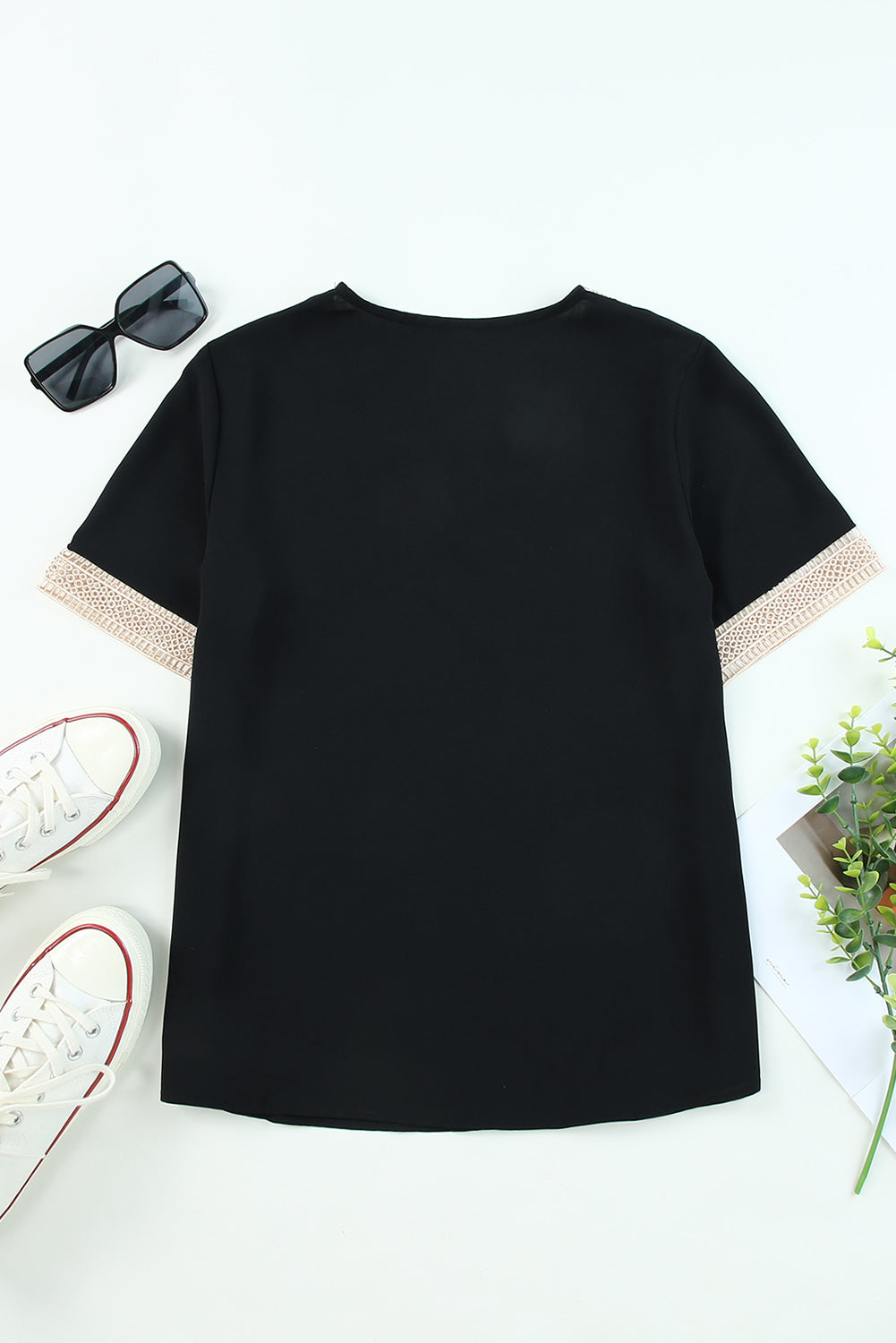 Contrast Lace Trim V-Neck Short Sleeve Blouse