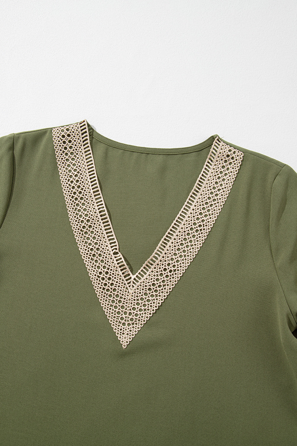 Contrast Lace Trim V-Neck Short Sleeve Blouse